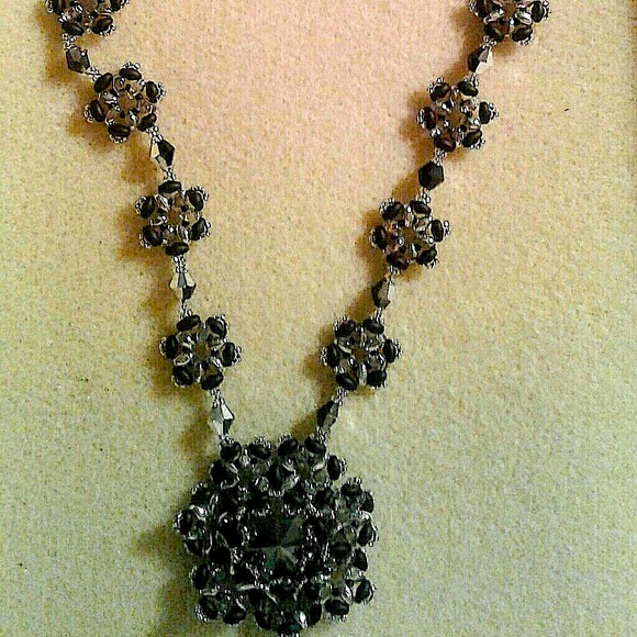 “Black & Silver” swarovski beaded crystal necklace - Picture 1 of 2